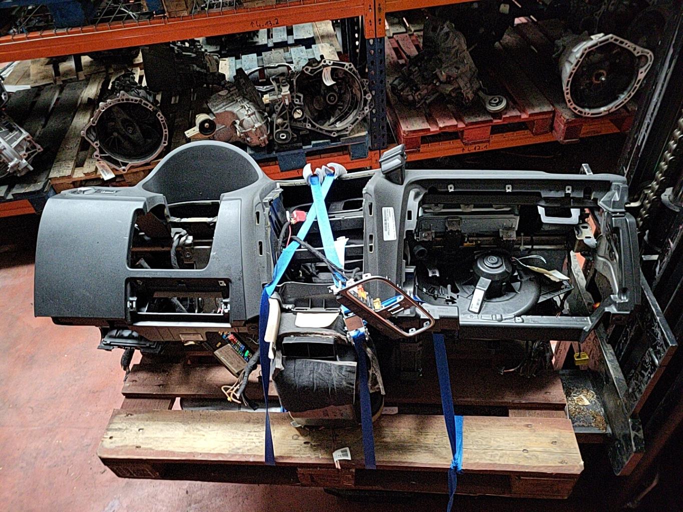 Planche de bord complete VOLKSWAGEN POLO 5 PHASE 1 Diesel - 1