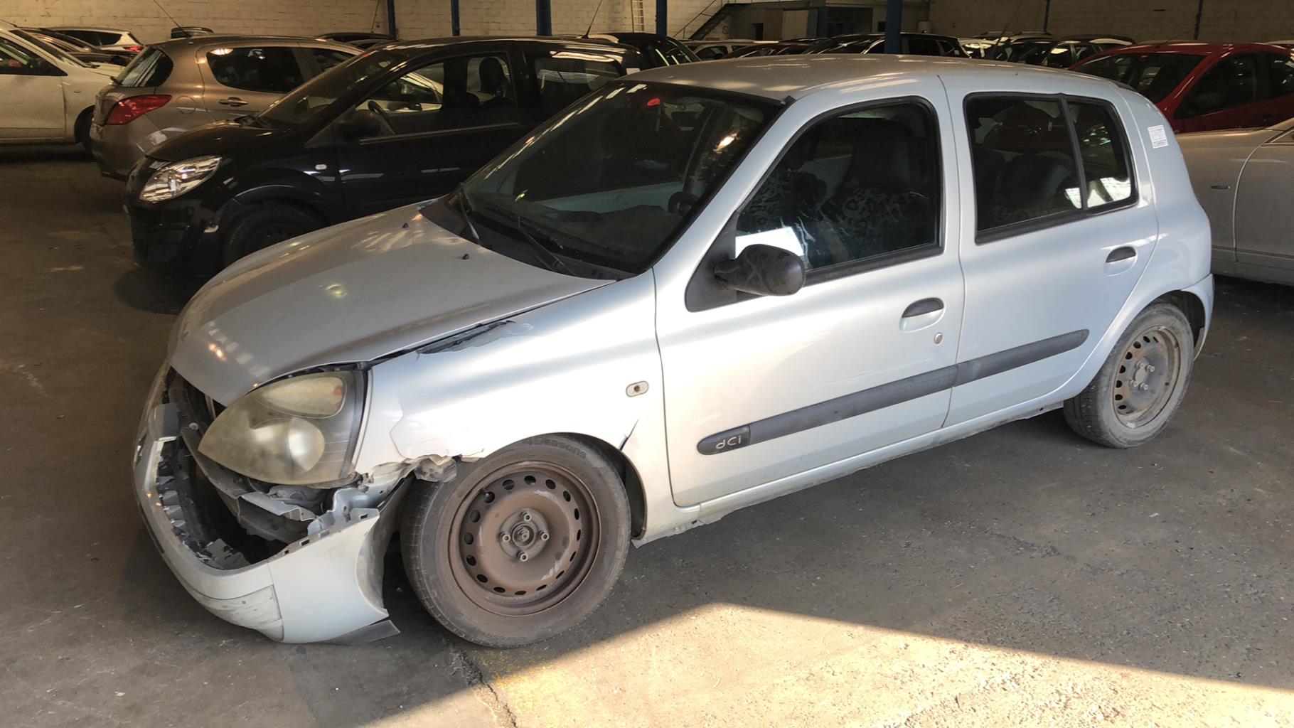 Moyeu avant gauche RENAULT CLIO 2 PHASE 2 Diesel - 1