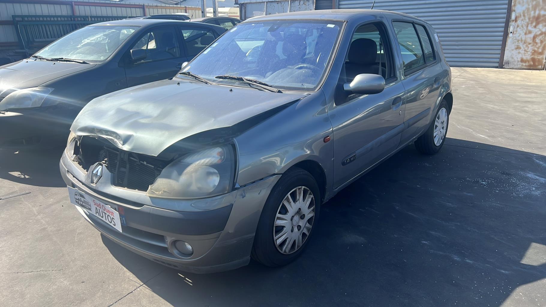 Vitre avant droit RENAULT CLIO 2 PHASE 2 Essence - 1