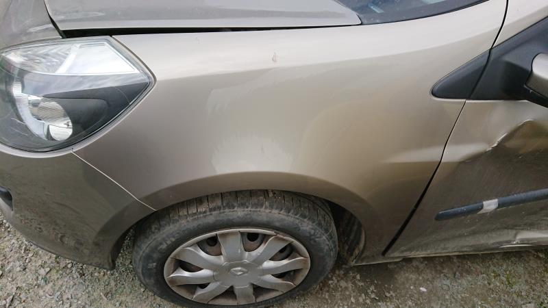 Aile avant gauche RENAULT CLIO 3 PHASE 1 BREAK Diesel - 1