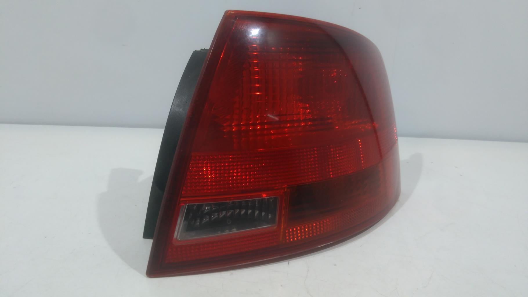 Fanale posteriore principale destro (luci) AUDI A4 2 AVANT PHASE 2 BREAK Diésel - 1