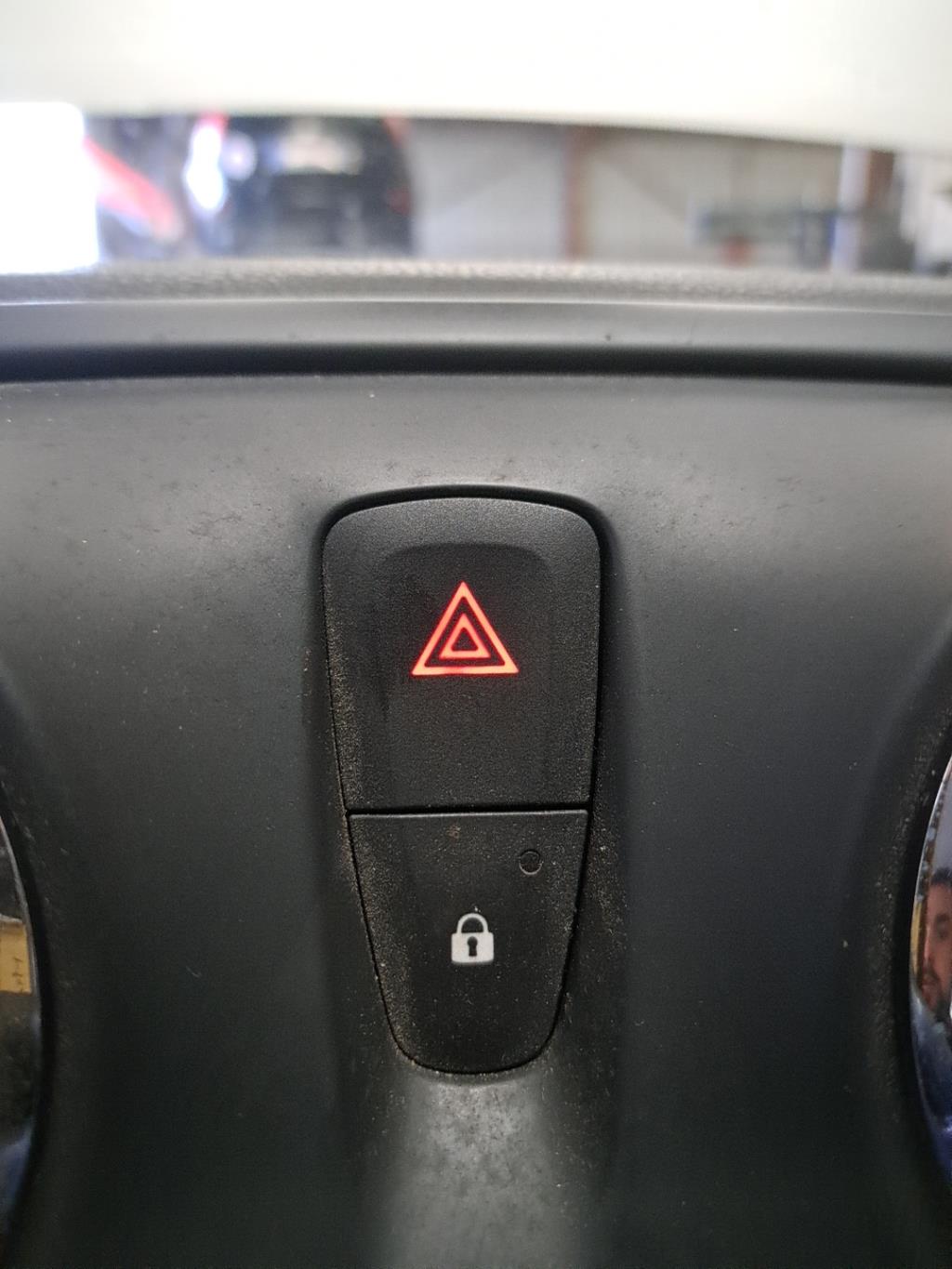 Bouton de warning DACIA LOGAN MCV 2 PHASE 1 BREAK Diesel - 1