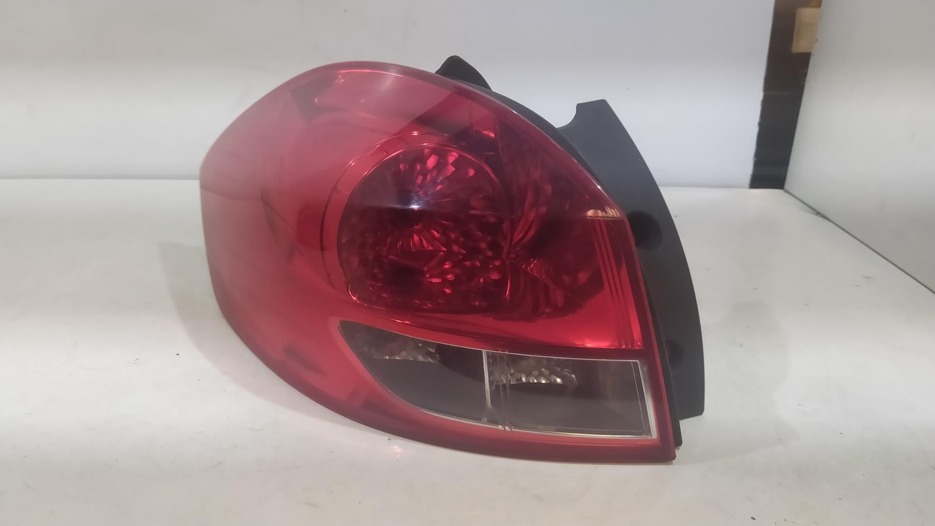 Fanale posteriore principale sinistro (luci) RENAULT CLIO 3 PHASE 1 BREAK Diésel - 1