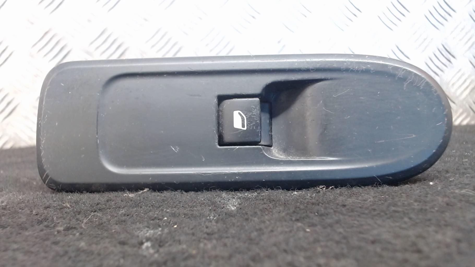Interruttore lavacristalli posteriore sinistro PEUGEOT 308 1 SW PHASE 1 BREAK Diésel - 1