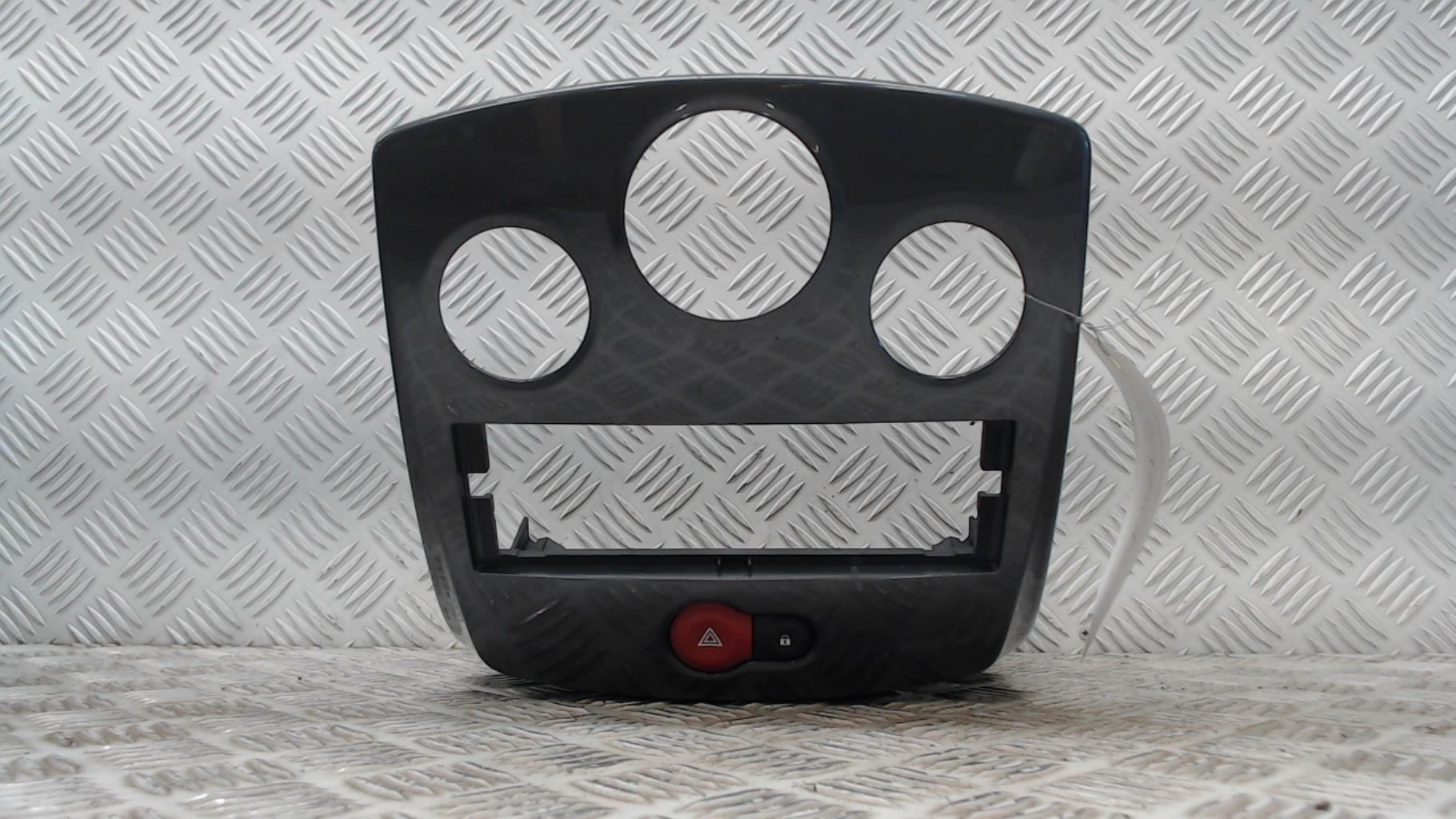 Bouton de warning RENAULT CLIO 3 PHASE 2 Diesel - 1