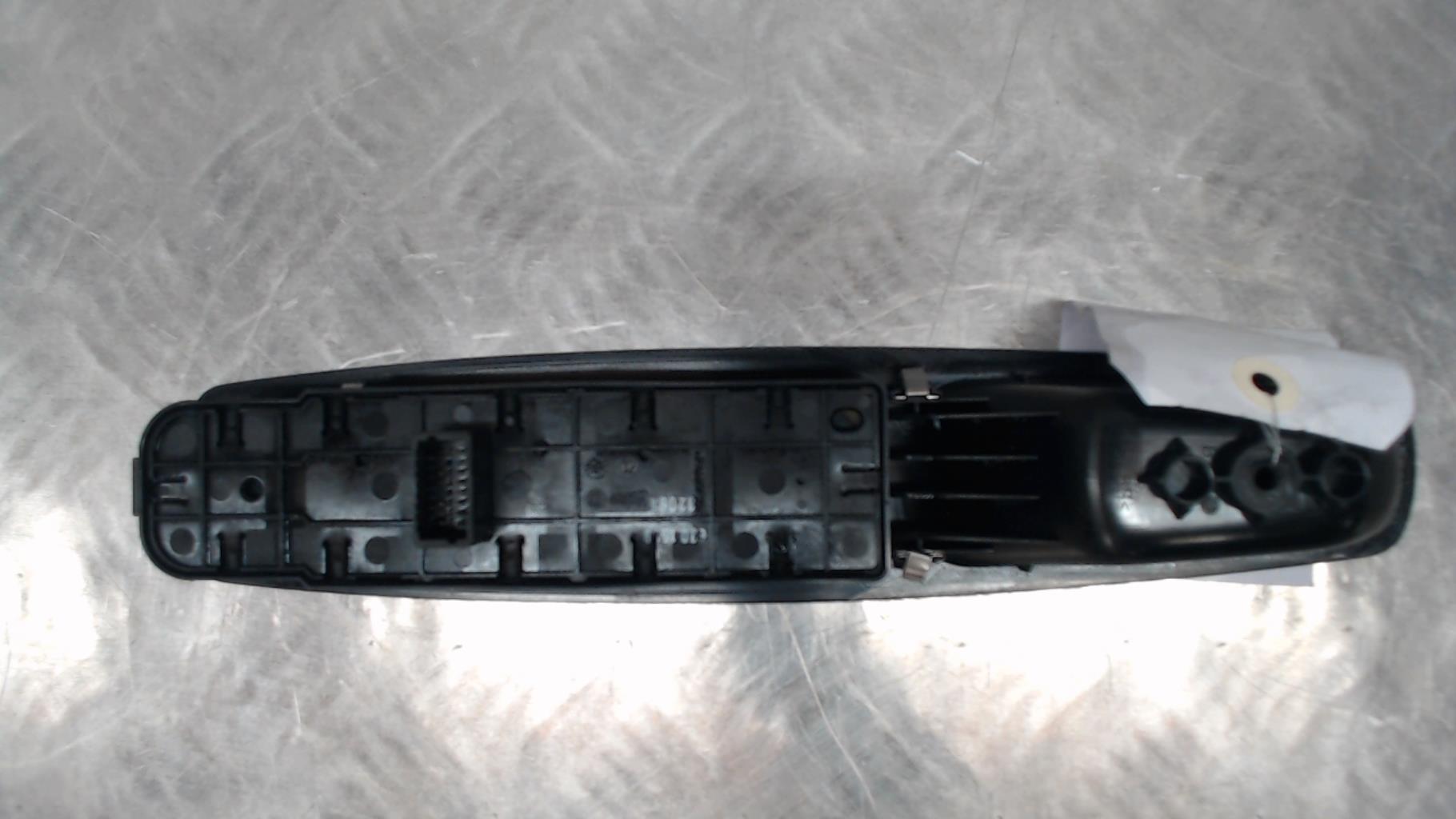 Interruttore lavacristalli anteriore sinistro RENAULT MEGANE 3 PHASE 1 Diésel - 1