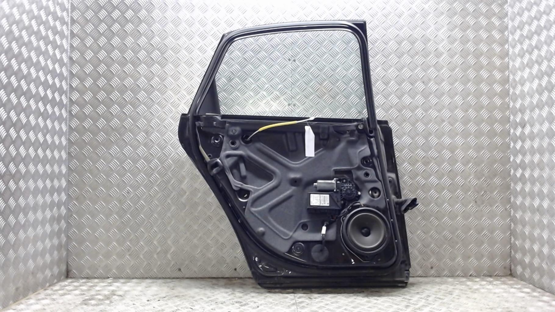 Puerta trasera izquierda AUDI A4 2 PHASE 2 Diésel - 1