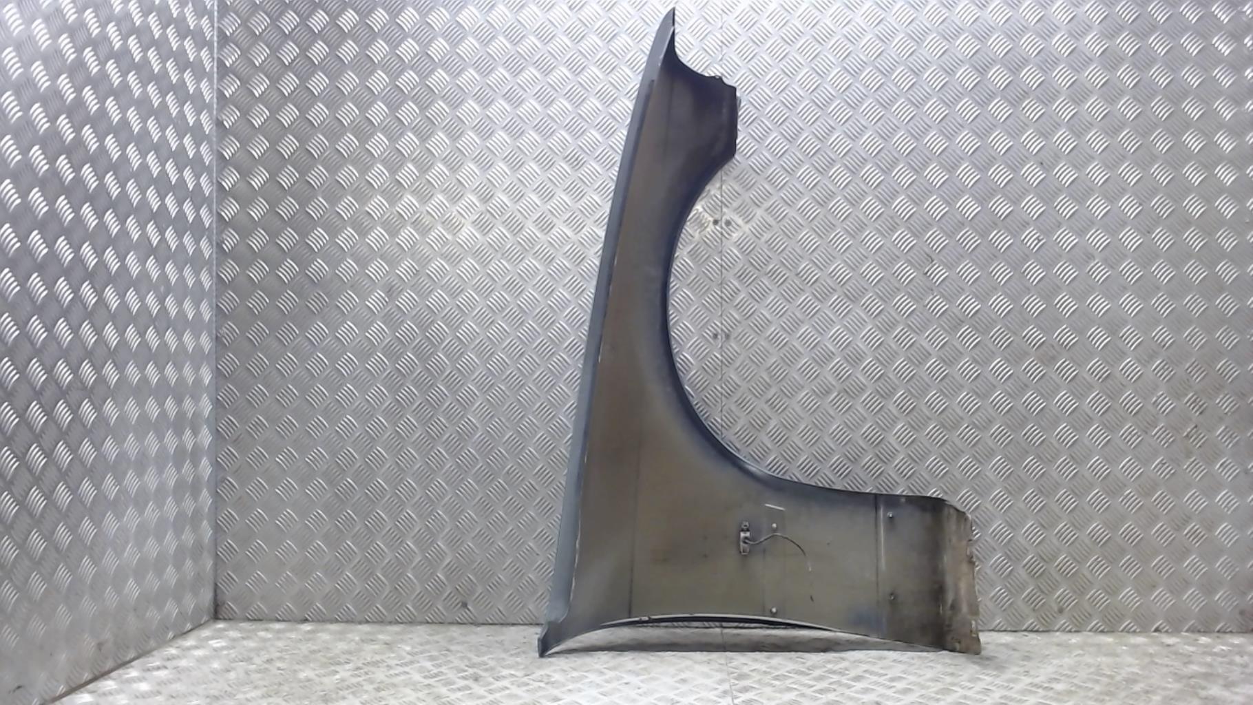 Parafango anteriore sinistro BMW 323i  - 1