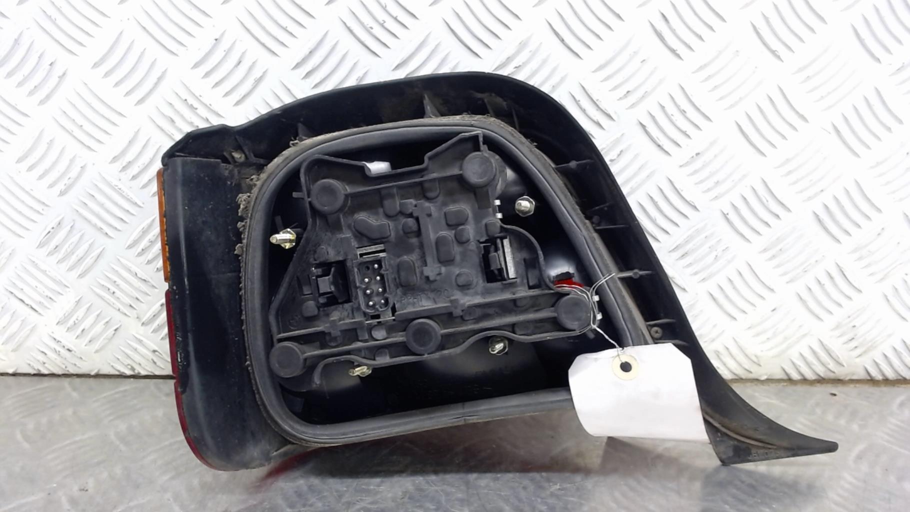 Fanale posteriore principale destro (luci) BMW 323i  - 1