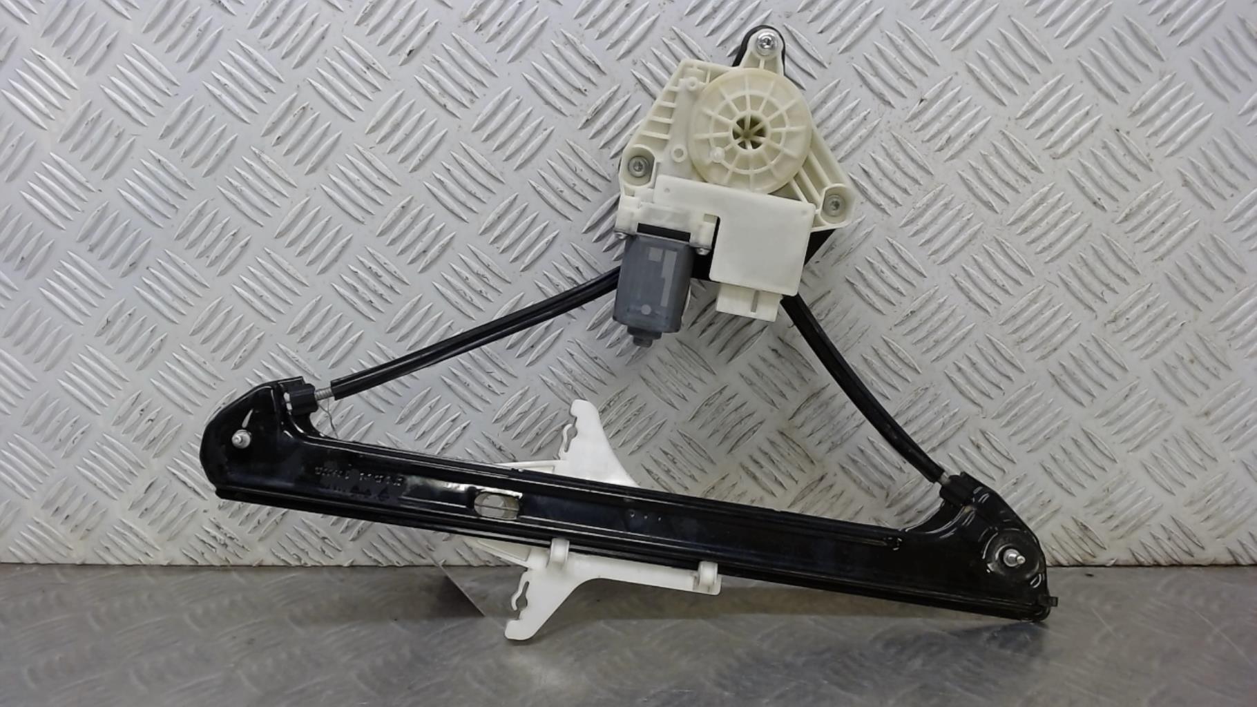 Alzacristalli elettrico posteriore sinistro VOLKSWAGEN GOLF 7 PHASE 1 Diésel - 1
