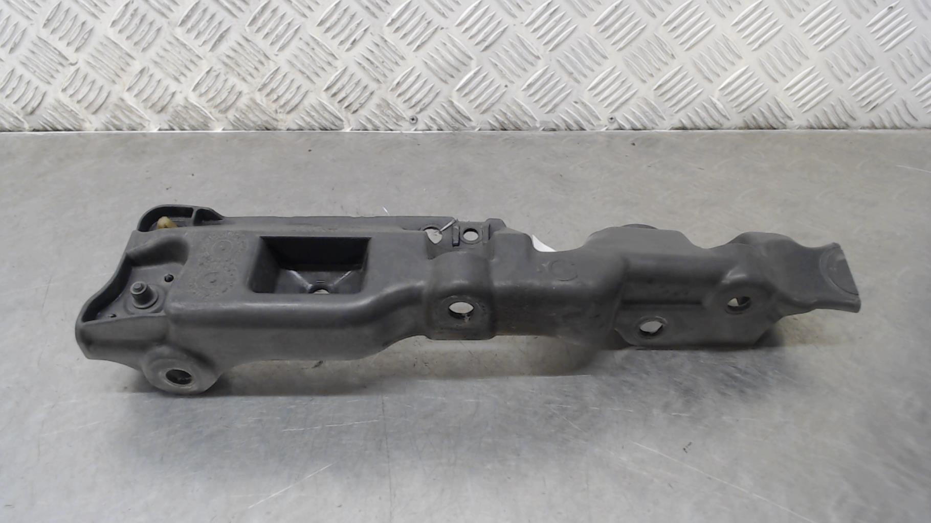 Supporto parafango sinistro RENAULT GRAND SCENIC 3 PHASE 1 Diésel - 1