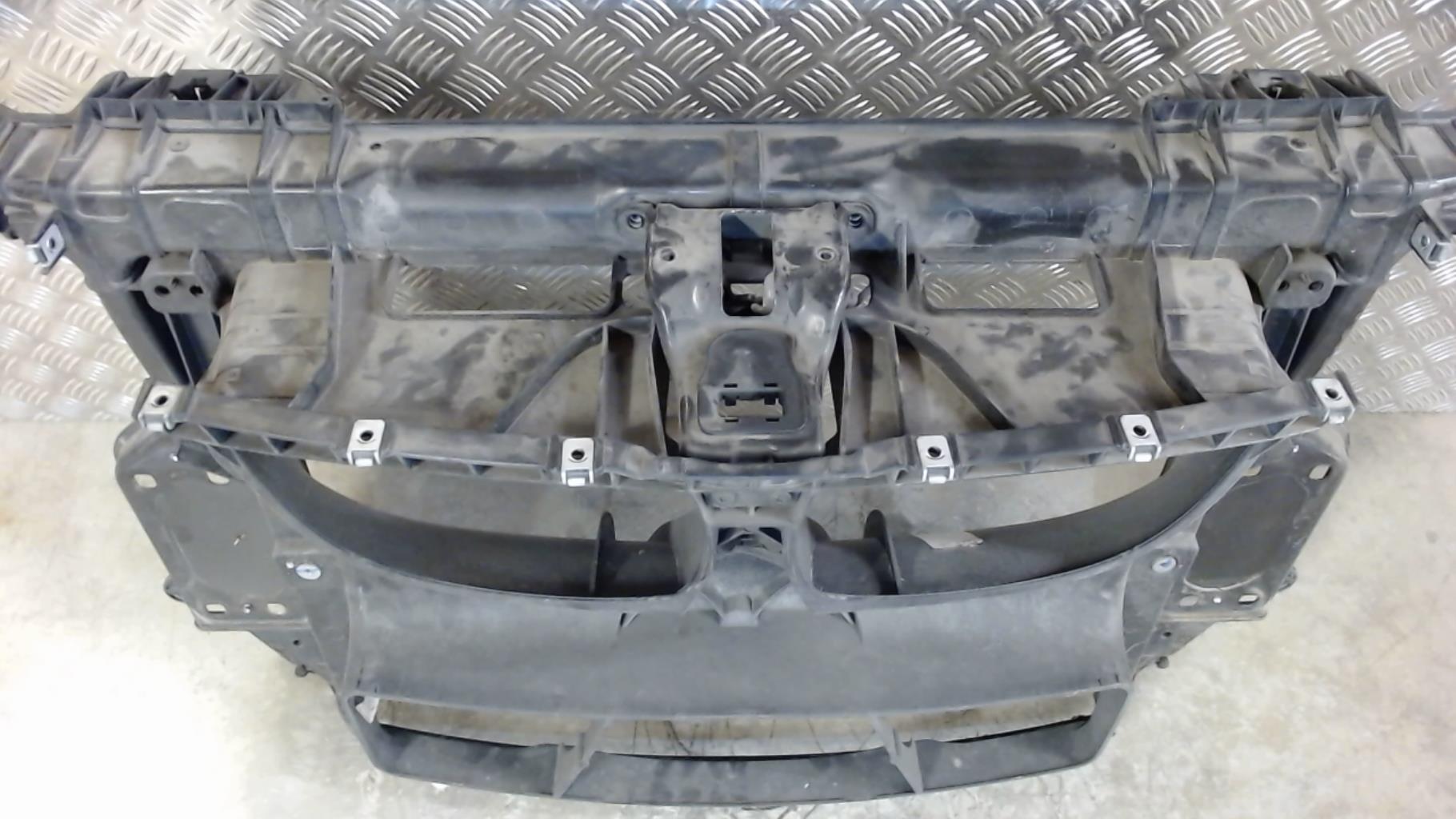 Face avant BMW SERIE 1 E87 PHASE 1 Essence - 1