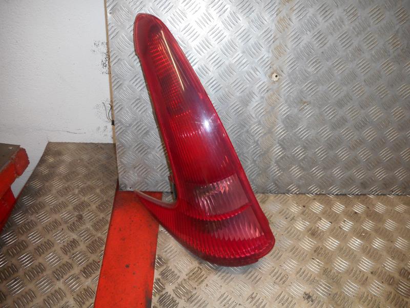 Fanale posteriore principale sinistro (luci) PEUGEOT 206 PHASE 1 BREAK Diésel - 1