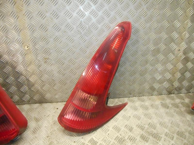 Fanale posteriore principale destro (luci) PEUGEOT 206 PHASE 1 BREAK Diésel - 1