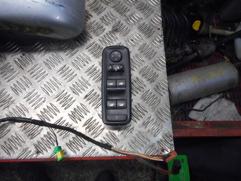 Interrupteur de leve vitre CITROEN C8 Diesel - 1