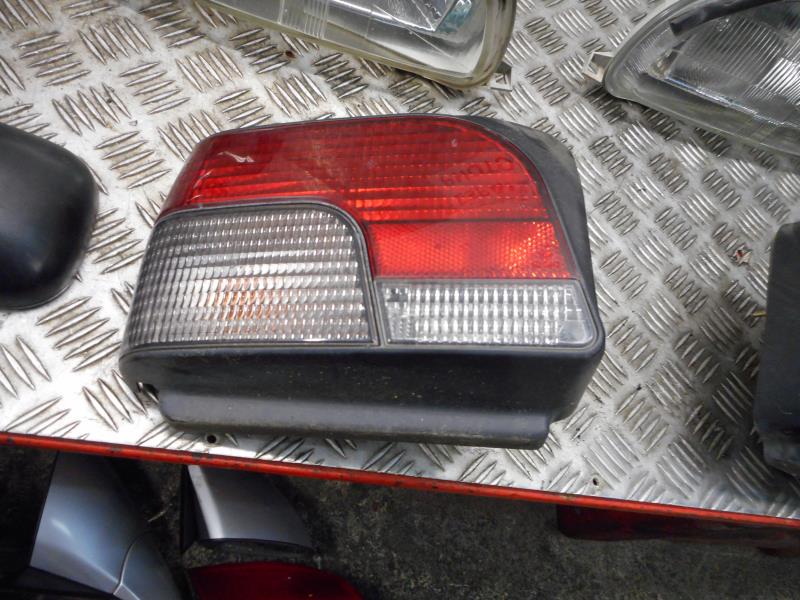 Fanale posteriore principale sinistro (luci) ROVER 100 PHASE 1 Diésel - 1