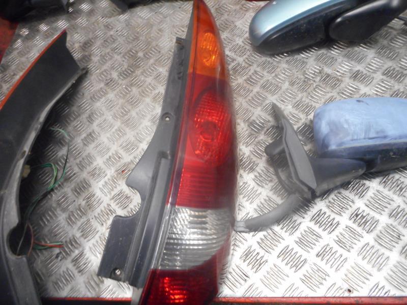 Fanale posteriore principale destro (luci) NISSAN ALMERA TINO PHASE 1 Diésel - 1