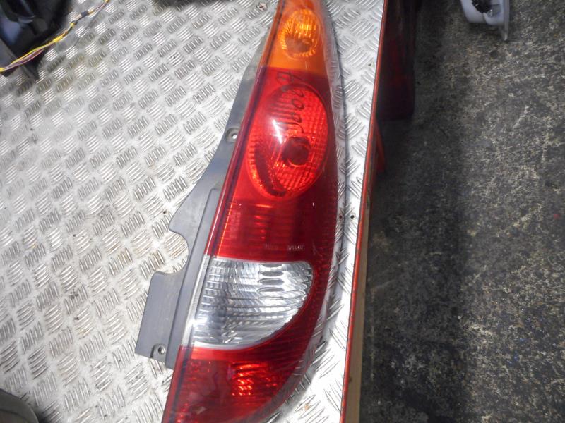 Fanale posteriore principale destro (luci) NISSAN ALMERA TINO PHASE 1 Diésel - 1