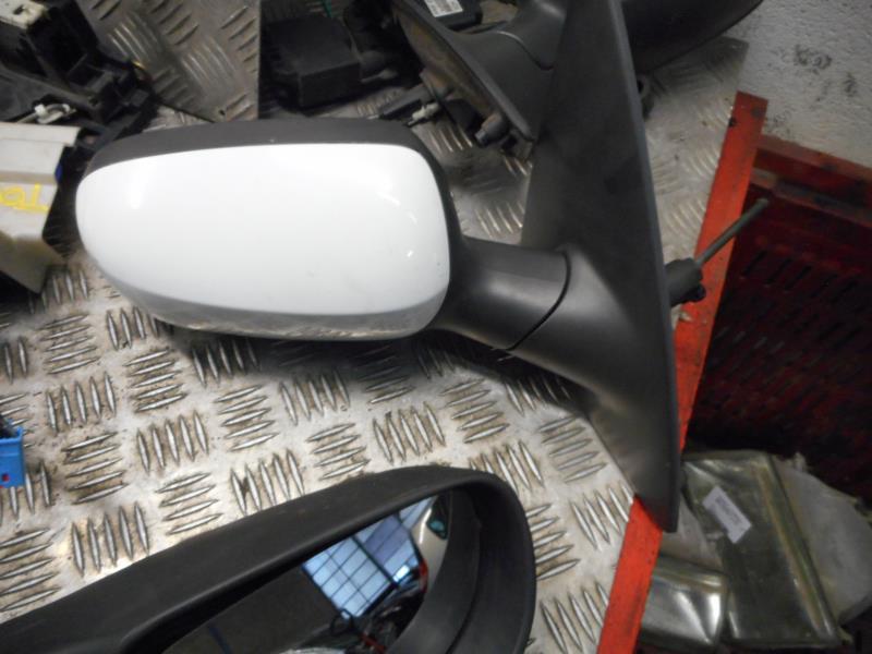 Retrovisor derecho OPEL CORSA C PHASE 1 Gasolina - 1