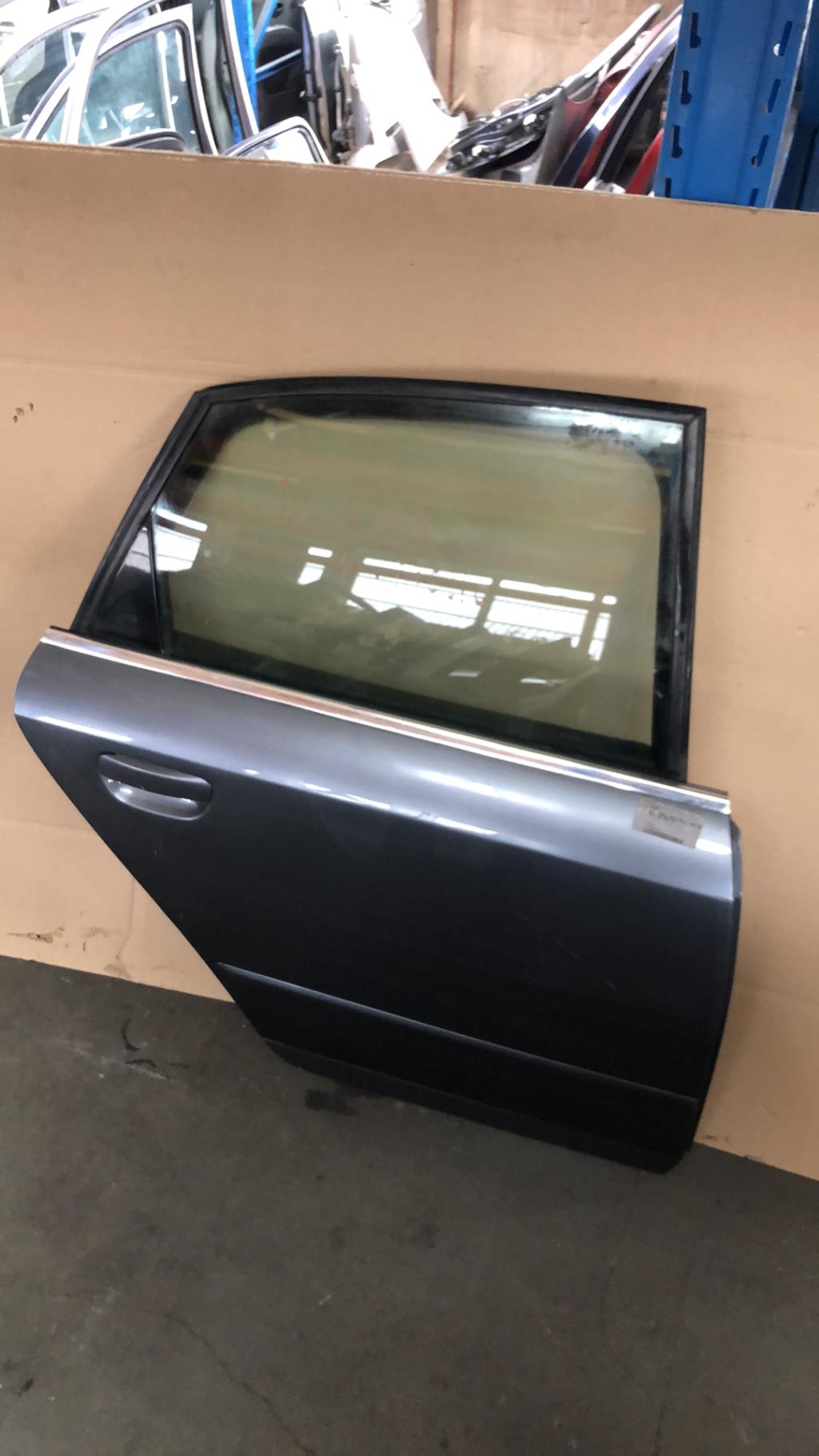 Porte arriere droit AUDI A4 2 PHASE 1 Diesel - 1