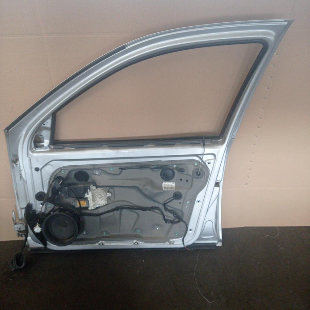 Porte avant droit VOLKSWAGEN GOLF 4 Diesel - 1