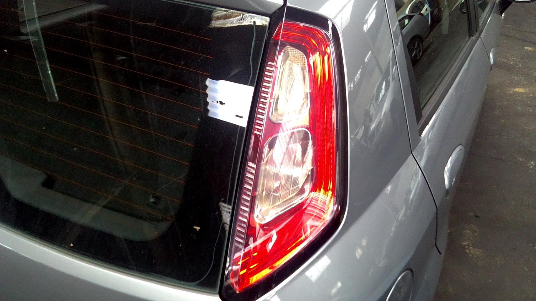 Fanale posteriore principale destro (luci) FIAT PUNTO EVO 3 Diésel - 1