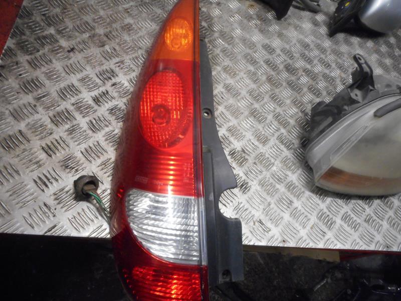 Fanale posteriore principale sinistro (luci) NISSAN ALMERA TINO PHASE 1 Diésel - 1