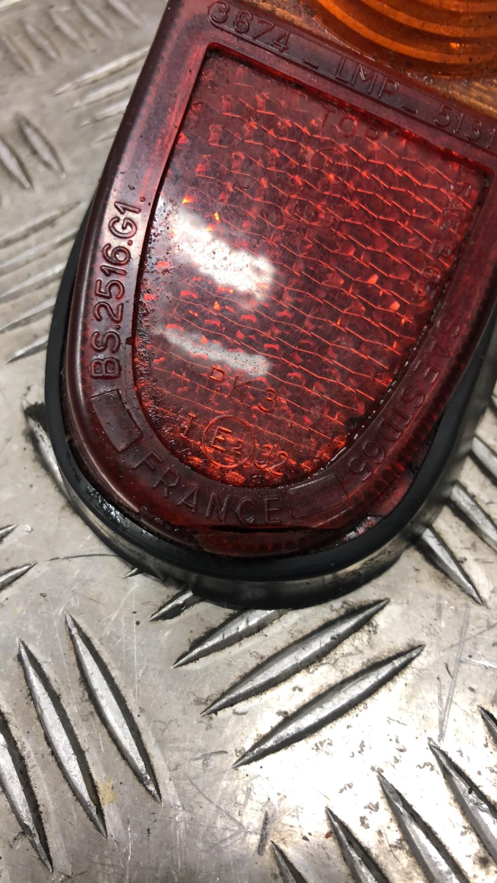 Cabochon arriere gauche RENAULT R4 Essence - 1