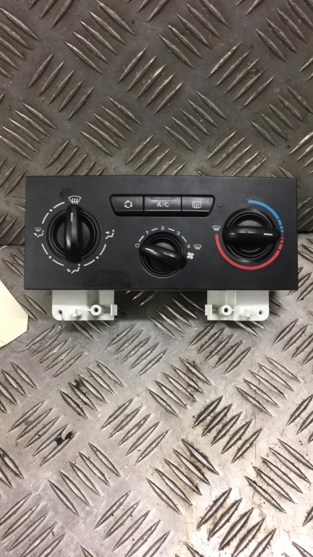 Commande chauffage CITROEN C4 1 PHASE 1 Essence - 1
