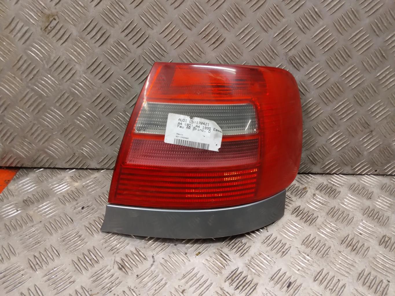 Feu arriere principal droit (feux) AUDI A4 1 PHASE 1 Essence - 1