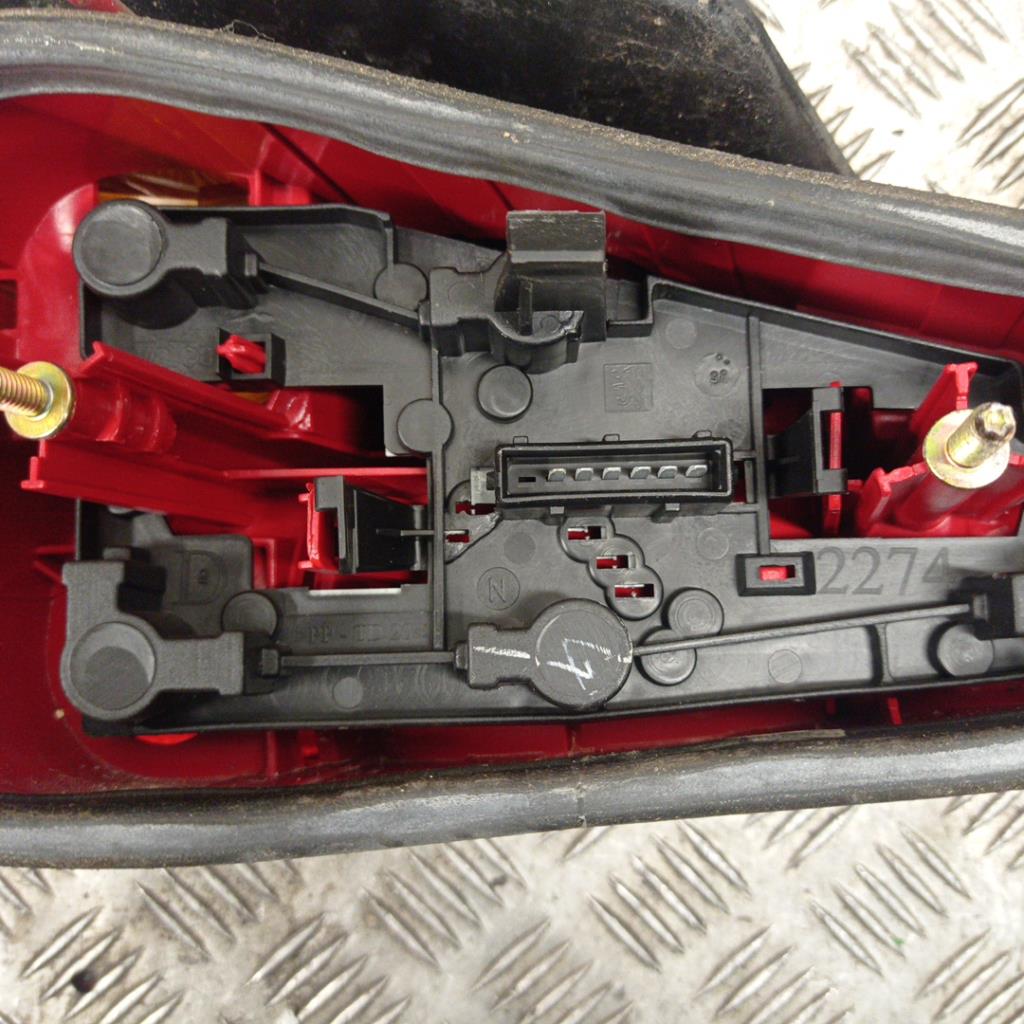 Fanale posteriore principale destro (luci) PEUGEOT 106 PHASE 2 Gasolina - 1