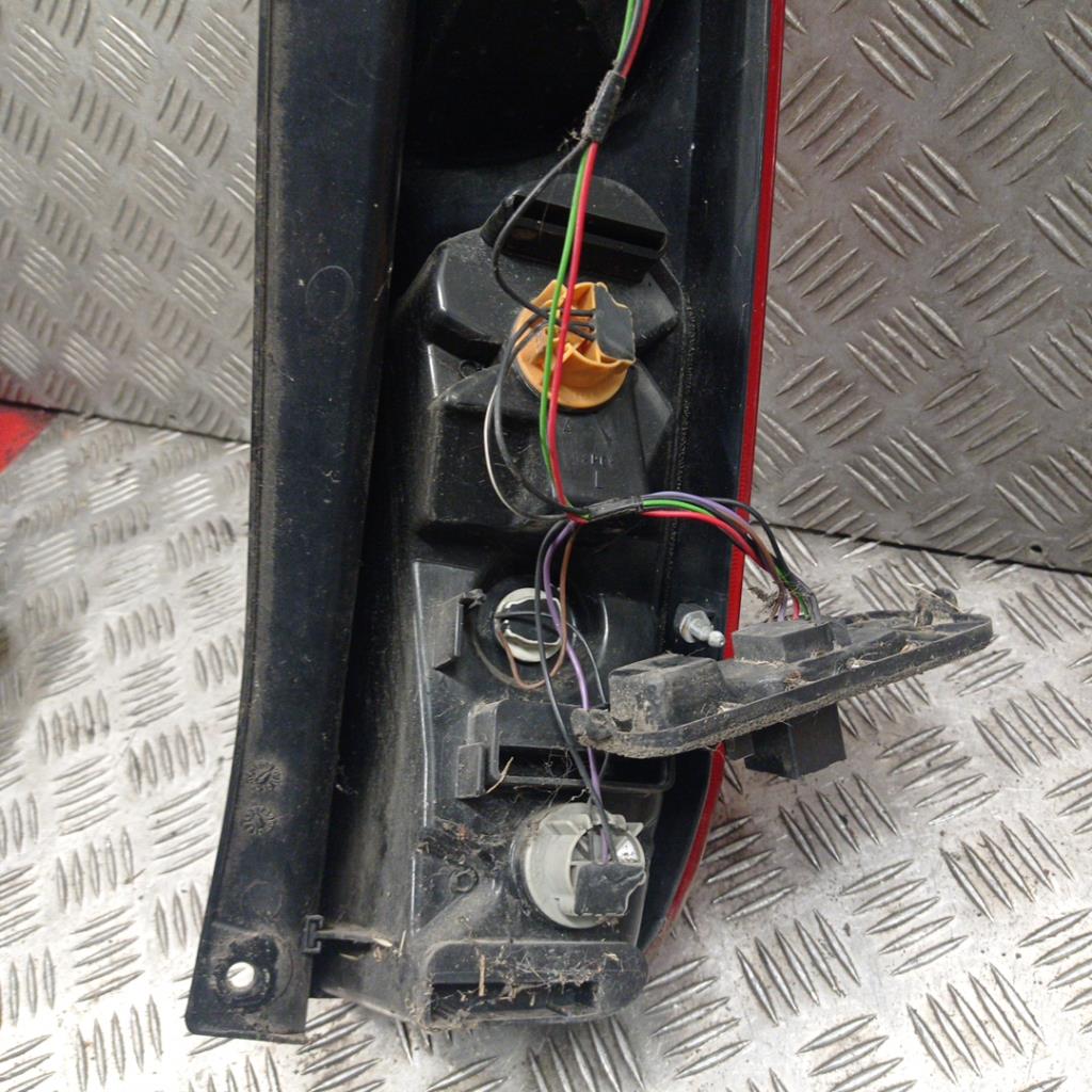 Fanale posteriore principale sinistro (luci) FORD FIESTA 5 PHASE 2 Diésel - 1
