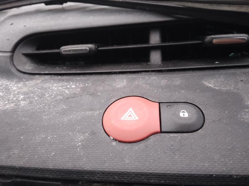Bouton de warning RENAULT TWINGO 3 PHASE 1 Essence - 1
