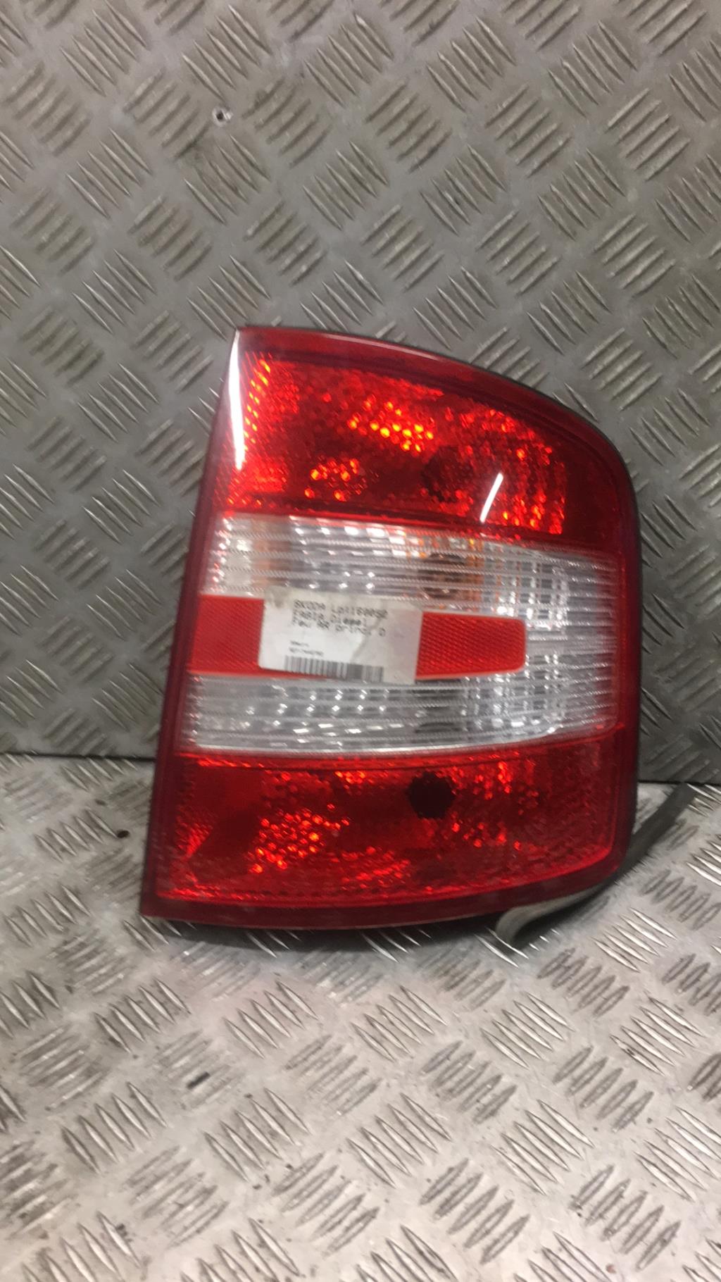 Fanale posteriore principale destro (luci) SKODA FABIA 1 PHASE 2 BREAK Diésel - 1