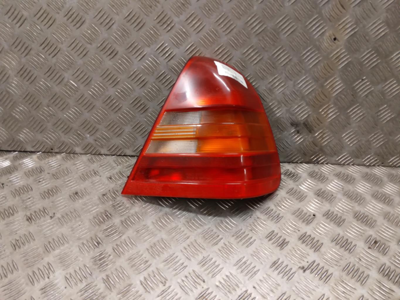 Fanale posteriore principale destro (luci) MERCEDES CLASSE C 203  - 1