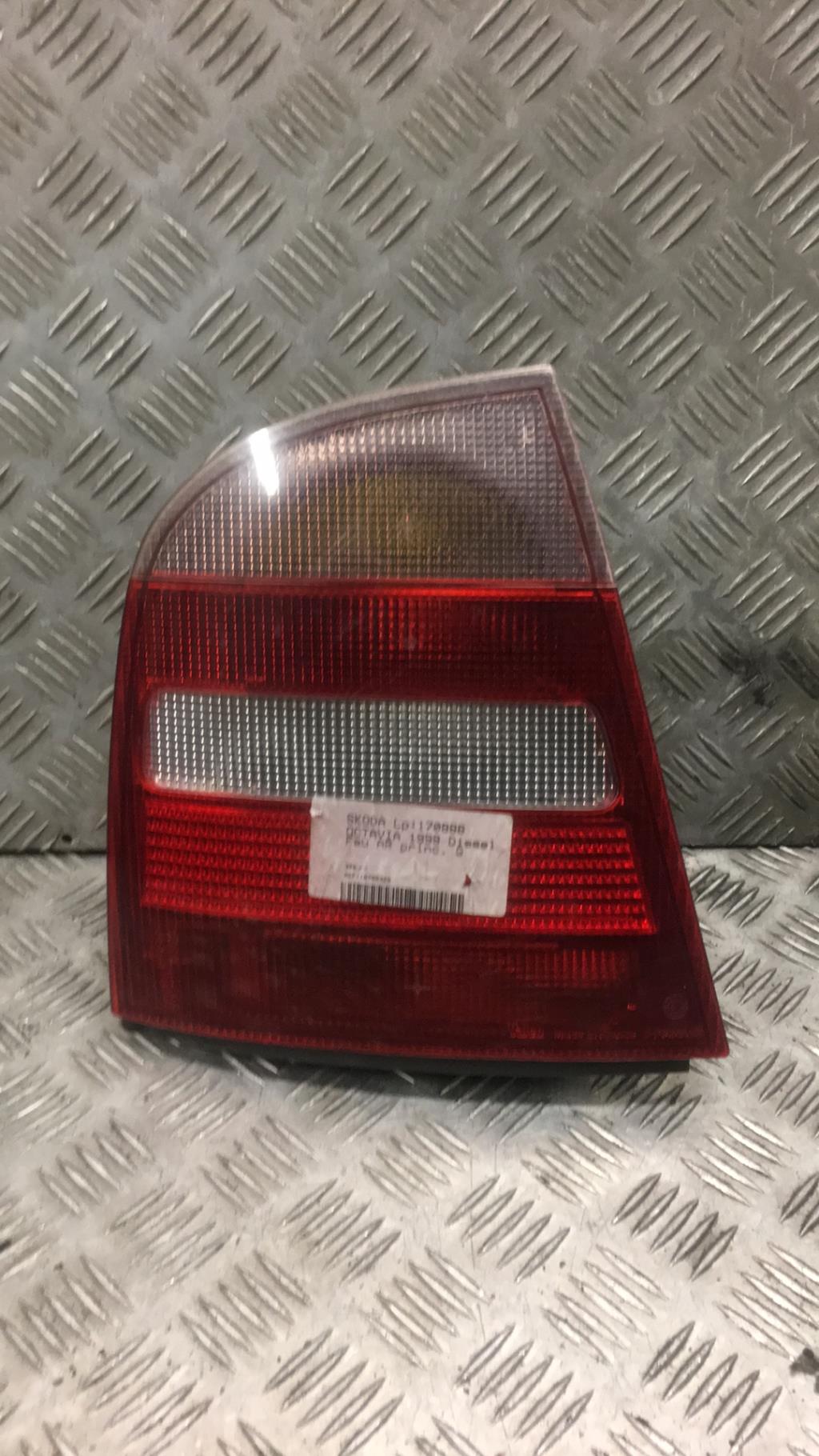 Fanale posteriore principale sinistro (luci) SKODA OCTAVIA 1 PHASE 1 Diésel - 1