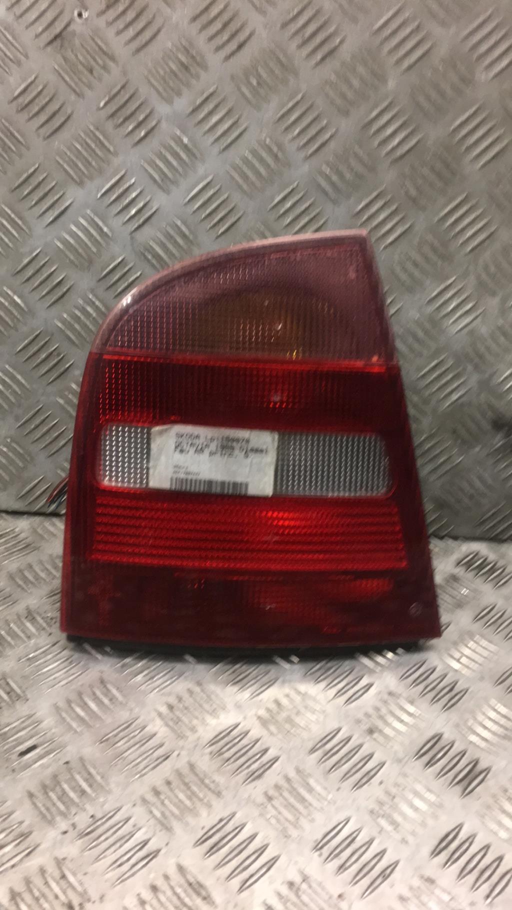 Fanale posteriore principale sinistro (luci) SKODA OCTAVIA 1 PHASE 1 Diésel - 1