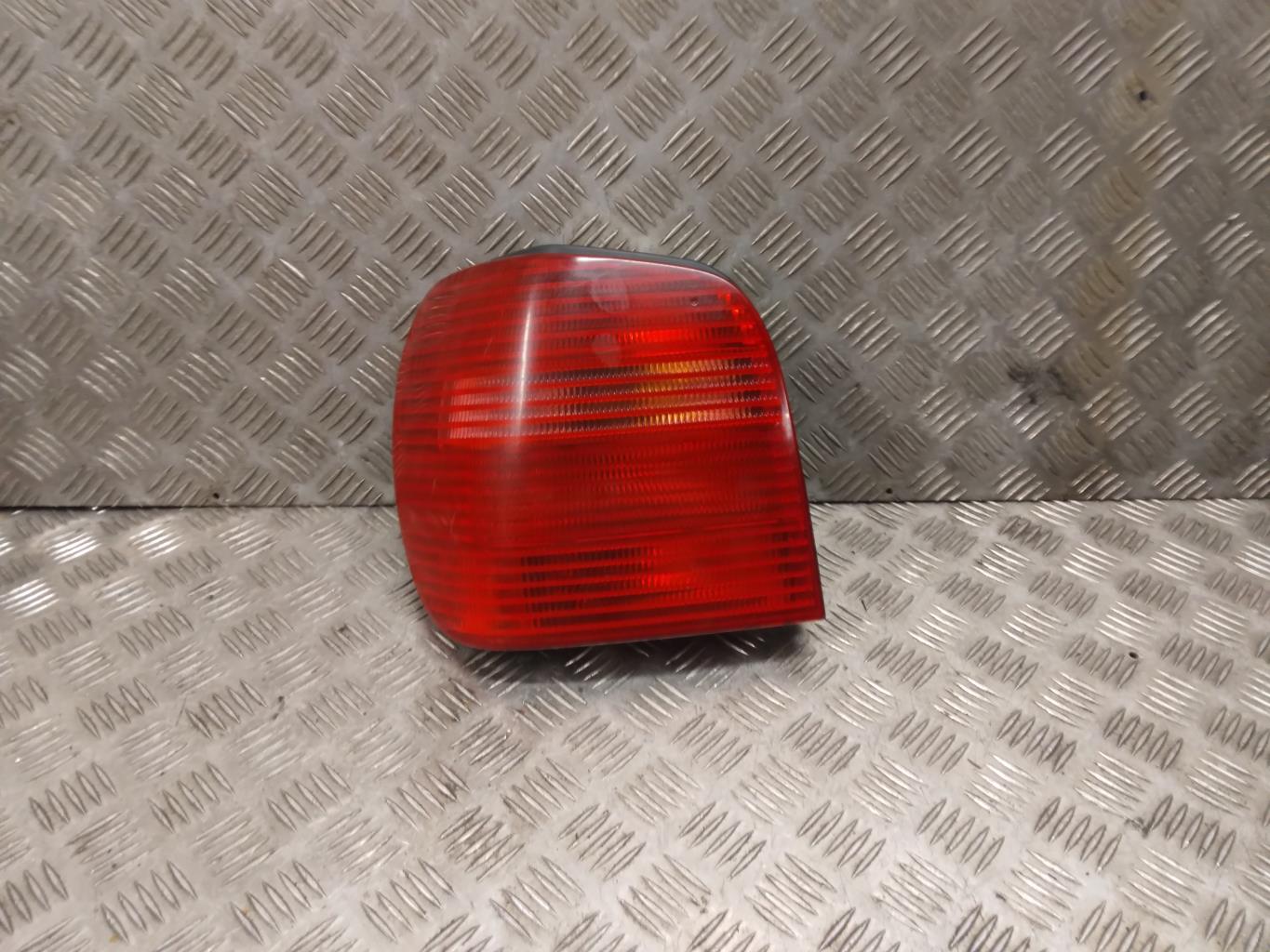 Fanale posteriore principale sinistro (luci) VOLKSWAGEN POLO 3 PHASE 2 Gasolina - 1