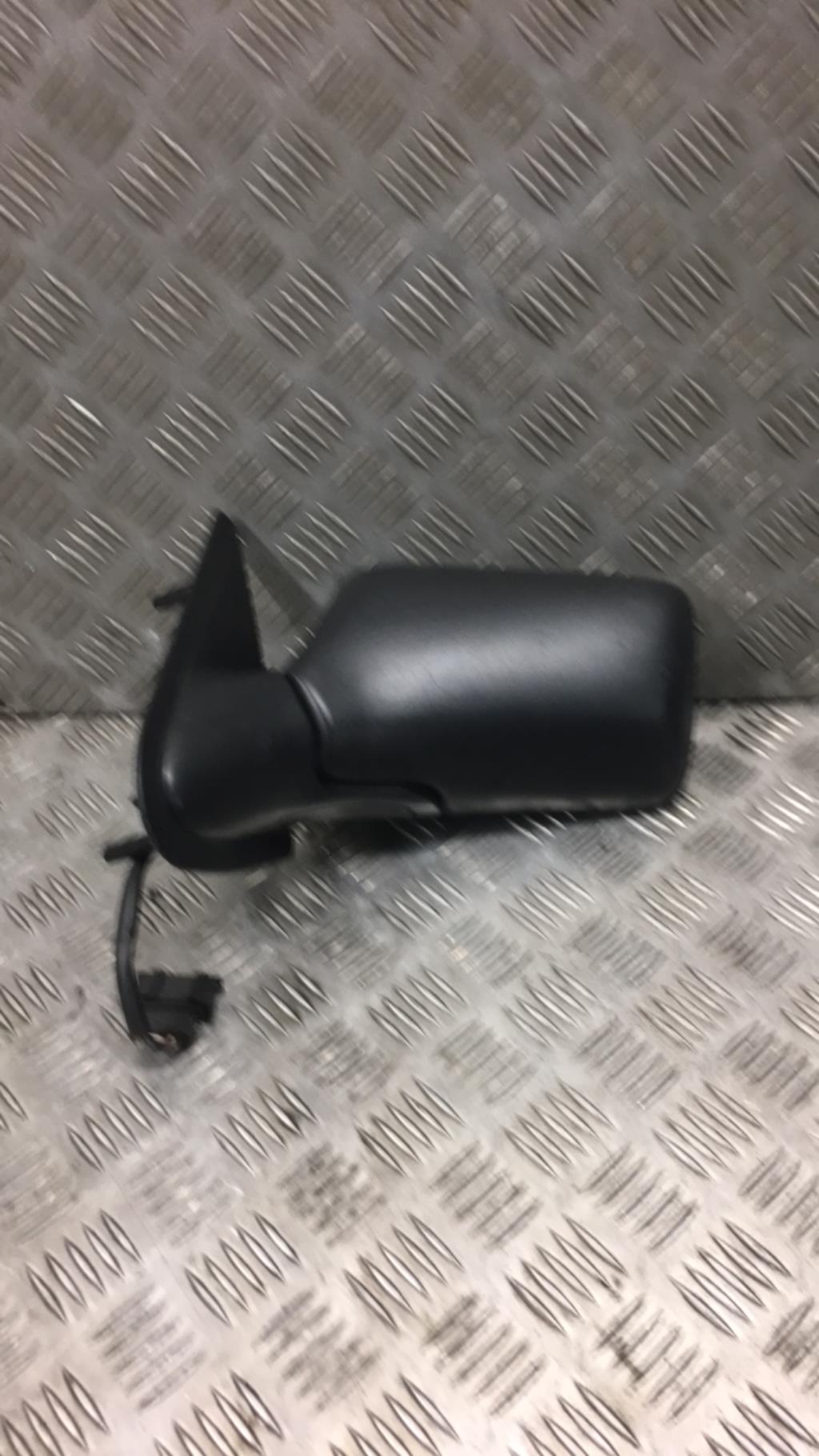 Retrovisor izquierdo VOLKSWAGEN VENTO Gasolina - 1