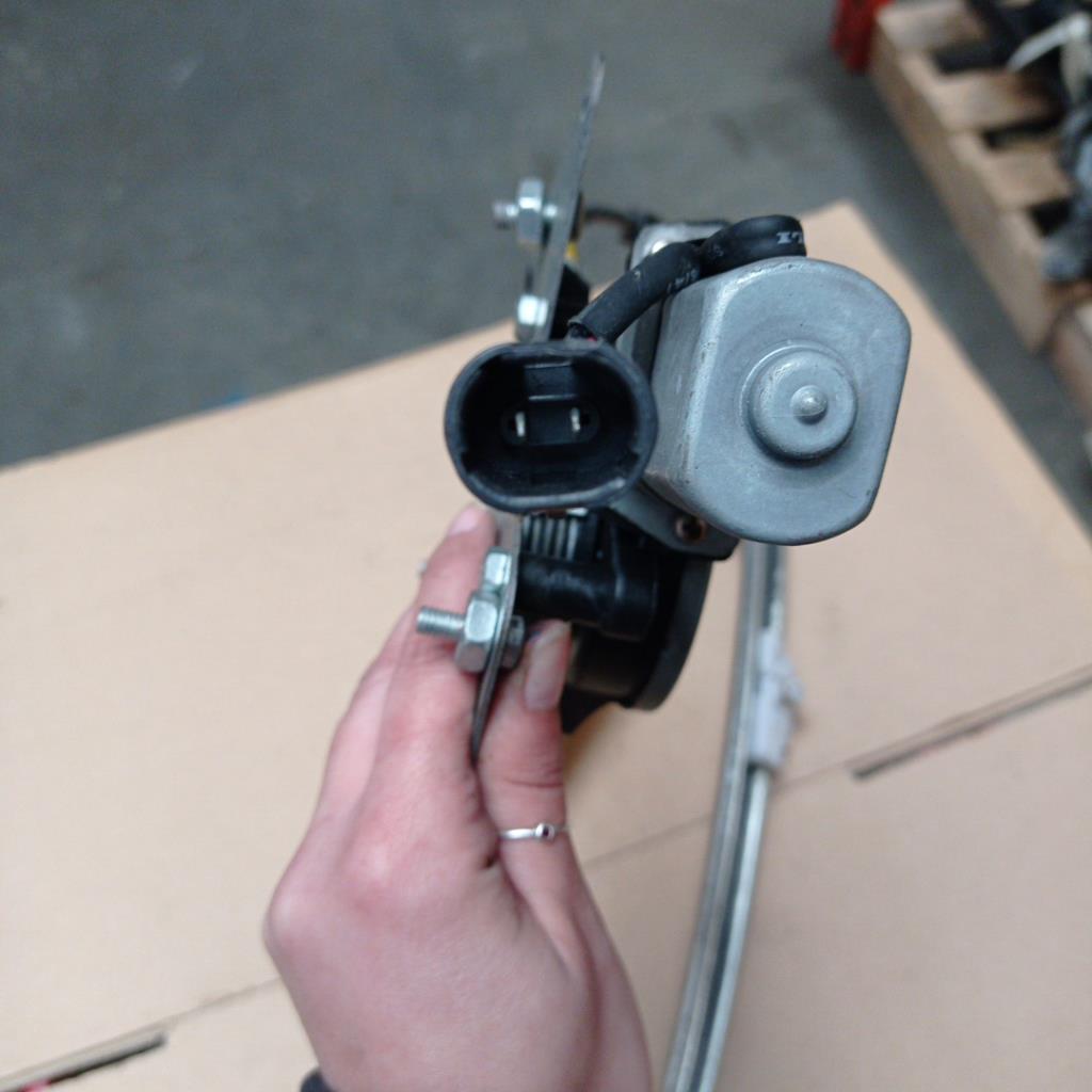 Leve vitre electrique avant gauche RENAULT CLIO 2 PHASE 1 Essence - 1