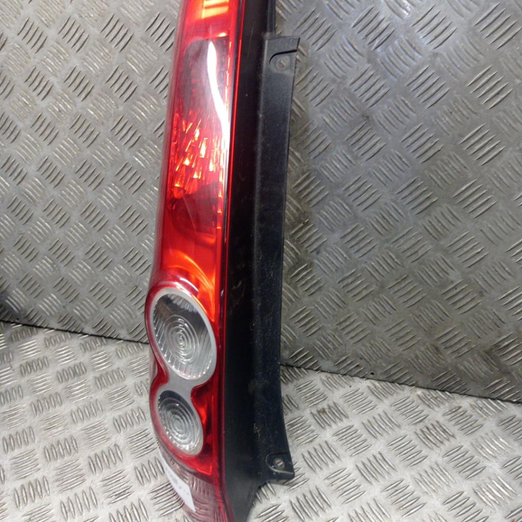Fanale posteriore principale sinistro (luci) FORD FIESTA 5 PHASE 2 Diésel - 1