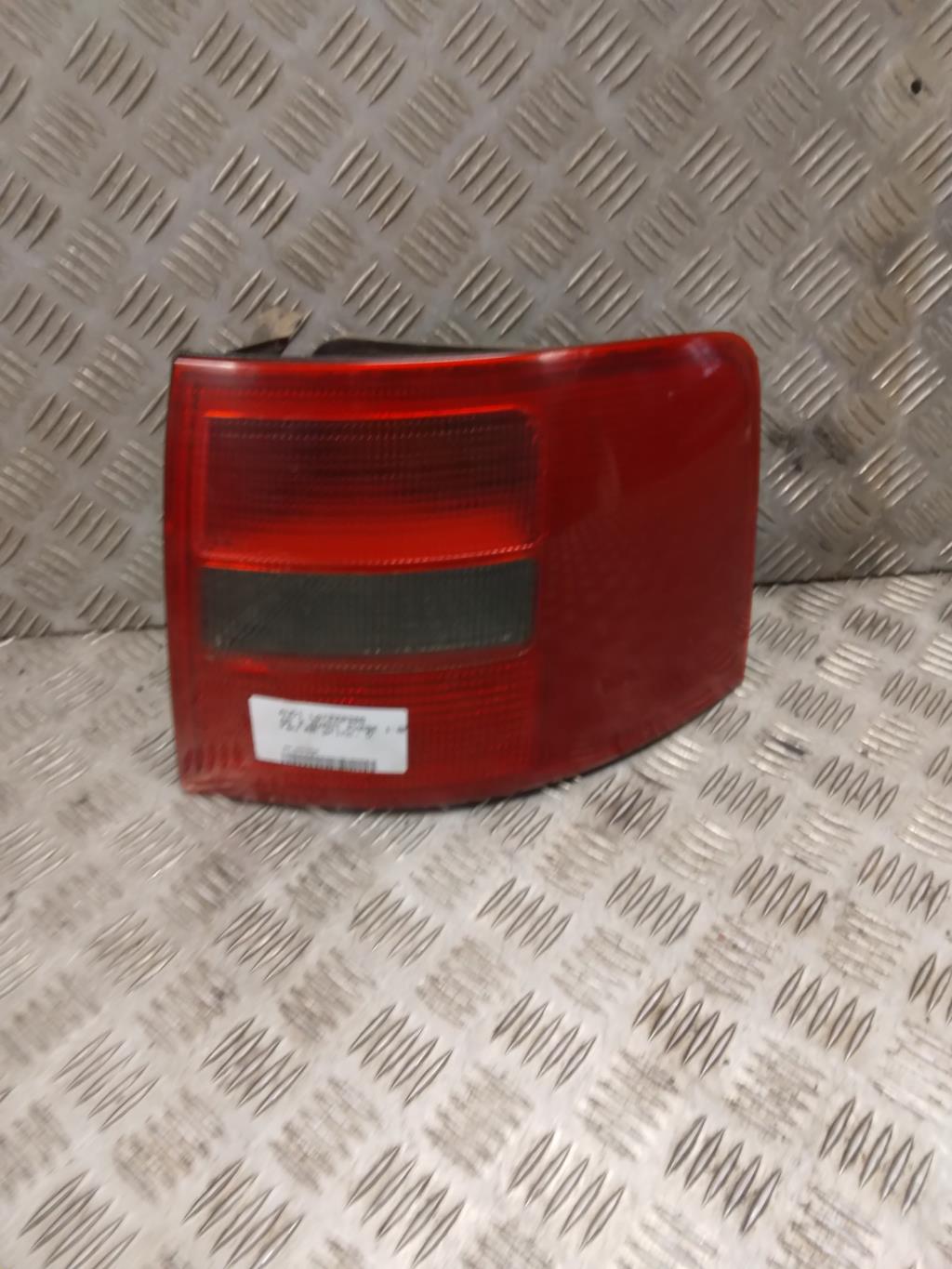 Fanale posteriore principale destro (luci) AUDI A6 2 AVANT PHASE 1 BREAK Diésel - 1