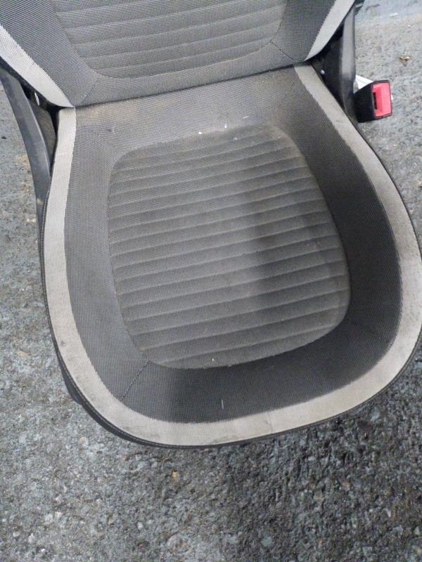 Siege avant droit RENAULT TWINGO 3 PHASE 1 Essence - 1