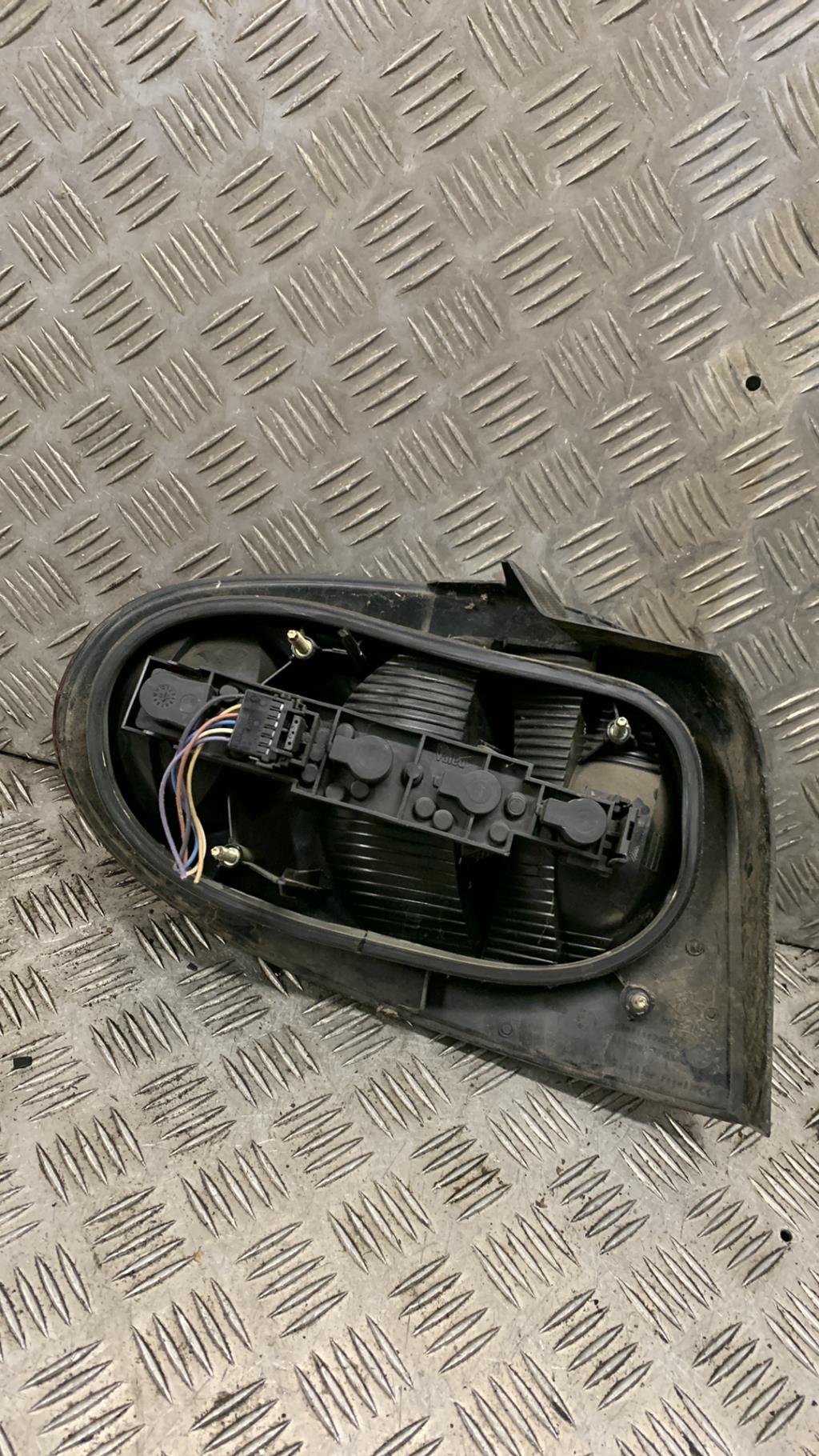 Fanale posteriore principale destro (luci) RENAULT MEGANE 1 PHASE 2 COUPE Diésel - 1