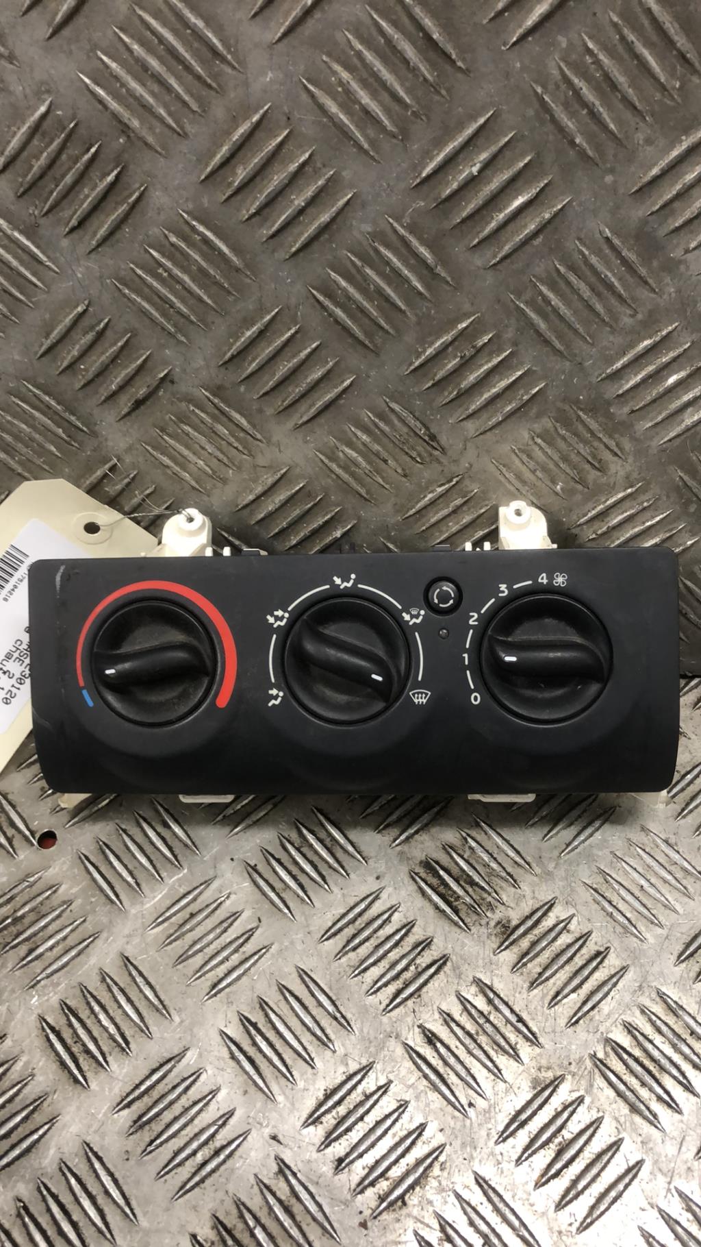 Commande chauffage RENAULT CLIO 2 PHASE 2 Essence - 1