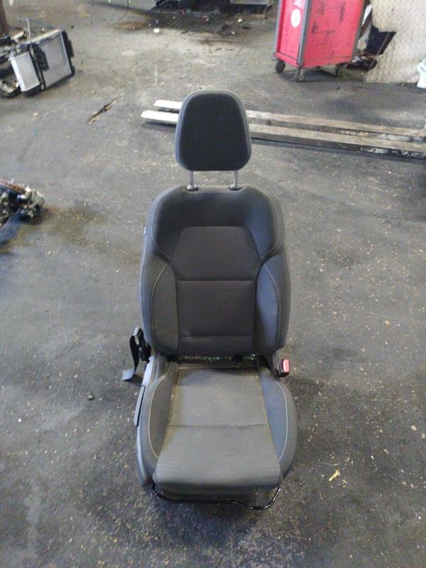 Siege avant droit RENAULT ARKANA Essence/Hybride - 1