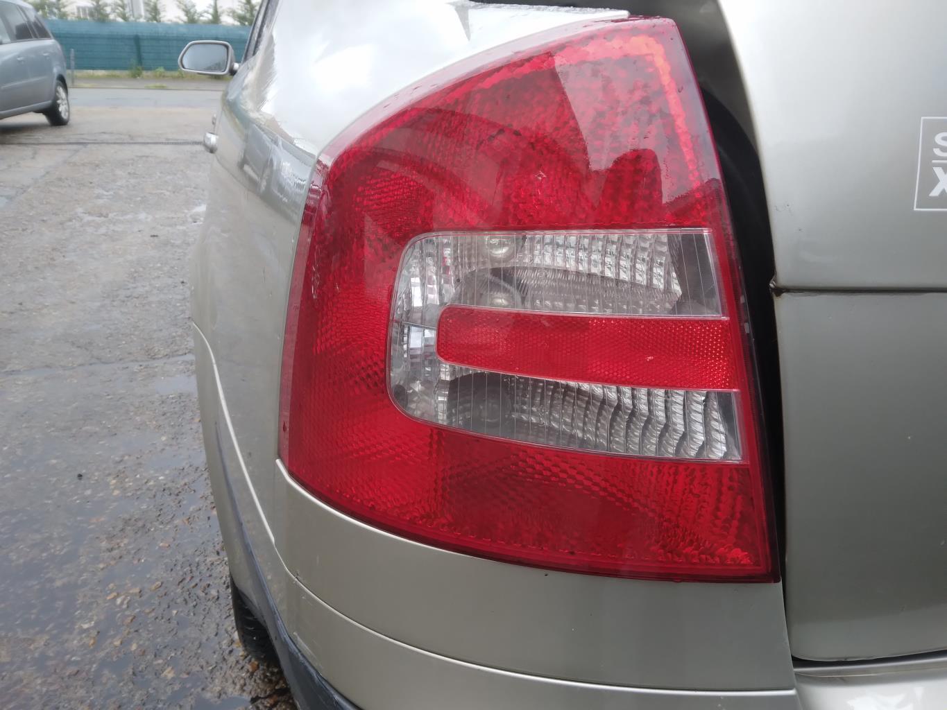 Fanale posteriore principale sinistro (luci) SKODA OCTAVIA 2 PHASE 1 Diésel - 1