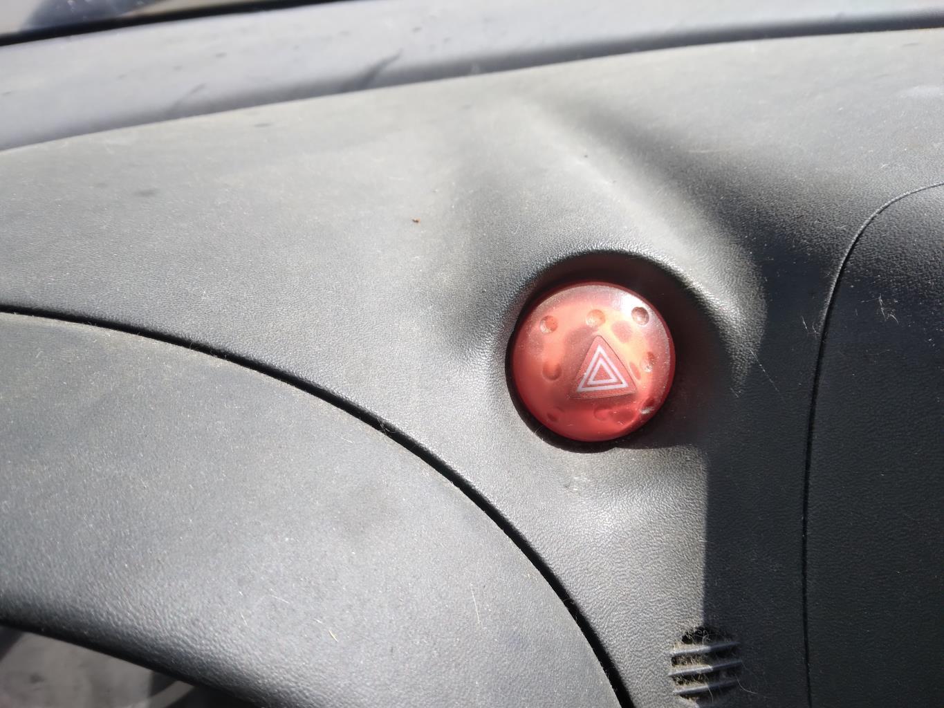 Interruttore luci emergenza NISSAN ALMERA TINO PHASE 1 Diésel - 1