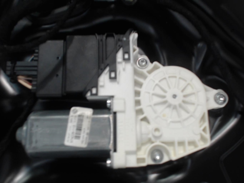 Alzacristalli elettrico posteriore destro VOLKSWAGEN PASSAT 5 BREAK Diésel - 1