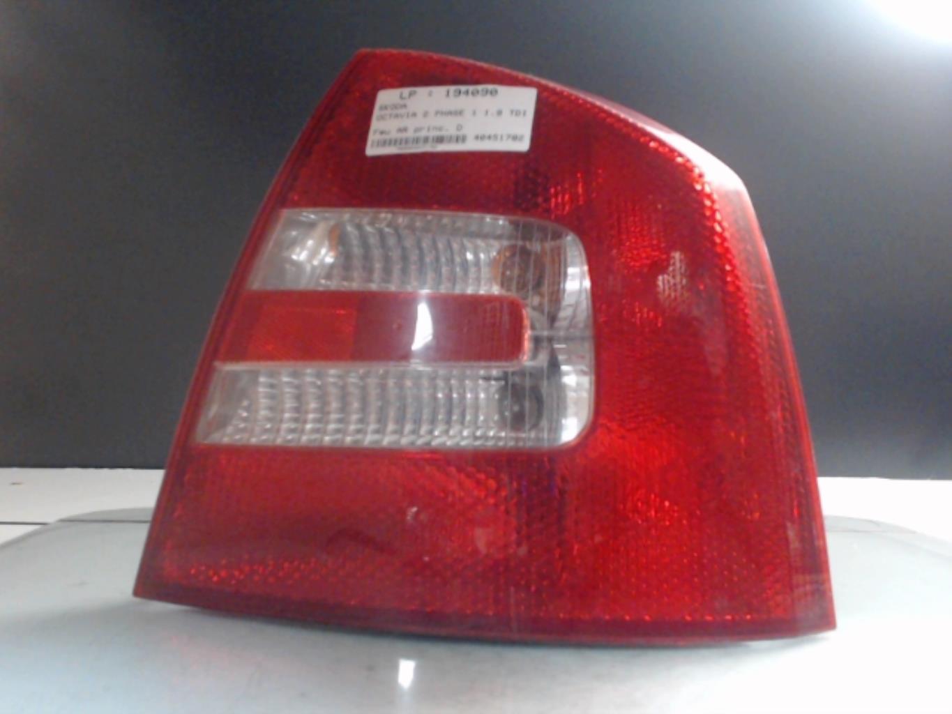 Fanale posteriore principale destro (luci) SKODA OCTAVIA 2 PHASE 1 Diésel - 1